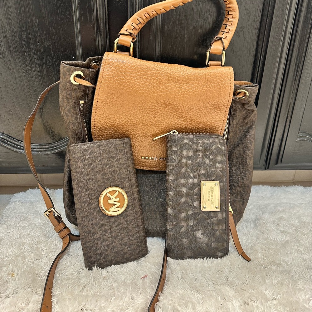 Michael Kors Tan and Brown Shoulder Bag Set